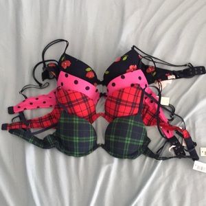 Gilly Hicks push up bra bundle